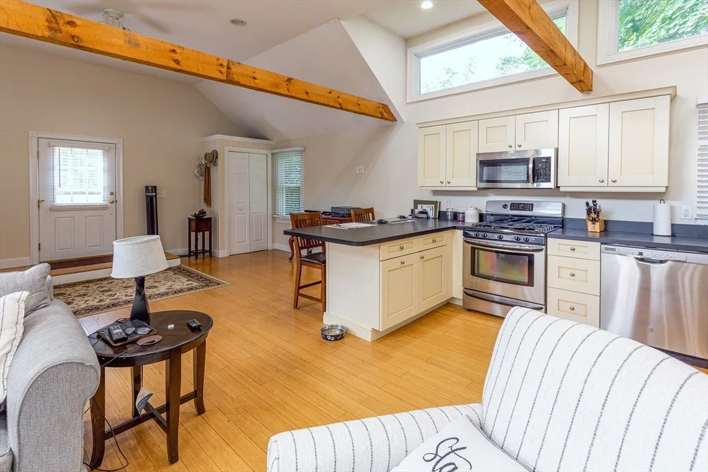 44 Russell St, Downtown