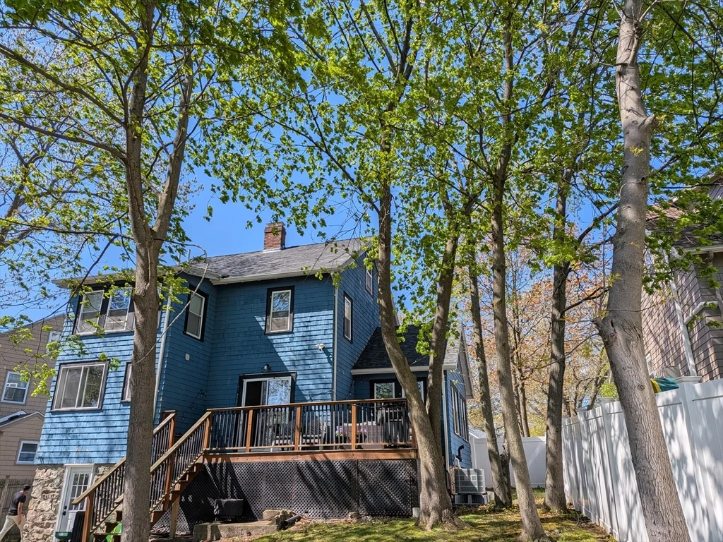 98 Rock Glen Rd, Medford
