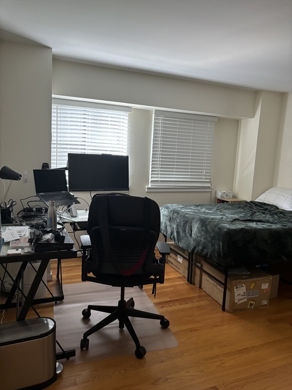 931 Massachusetts Ave, Mid-Cambridge