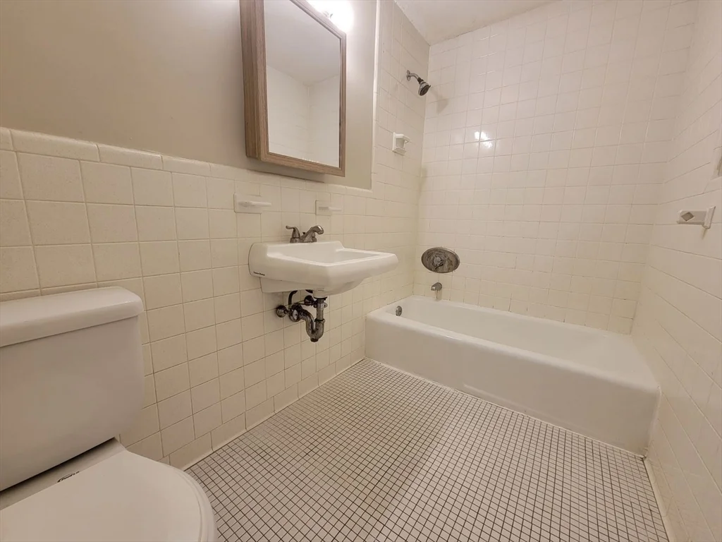 83 Pleasant St, Marlborough