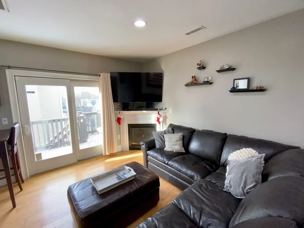 227 Bowen St, South Boston