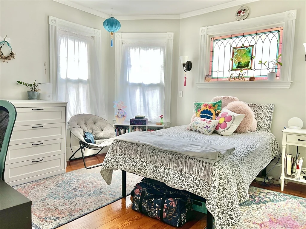 812 Moody St, South Side