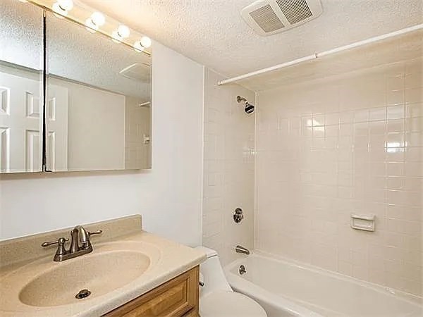 125 Pleasant St, North Brookline