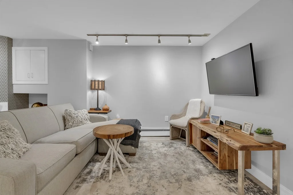 14 Auburn St, Charlestown