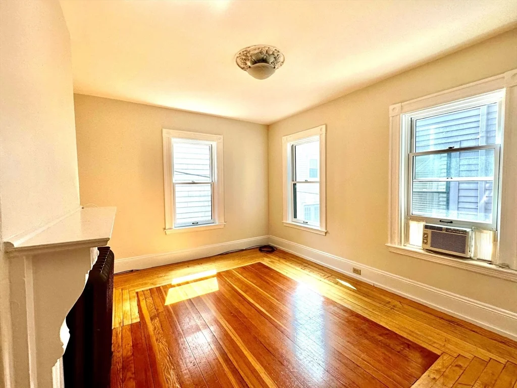 61 Monument Ave, Charlestown