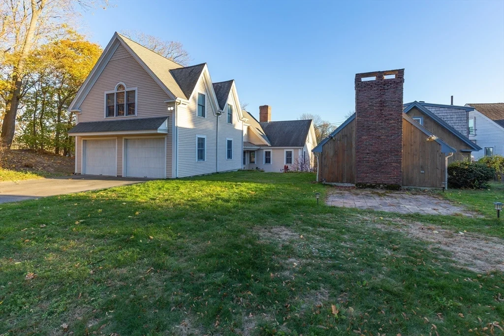 129-1/2 Summer St, Downtown