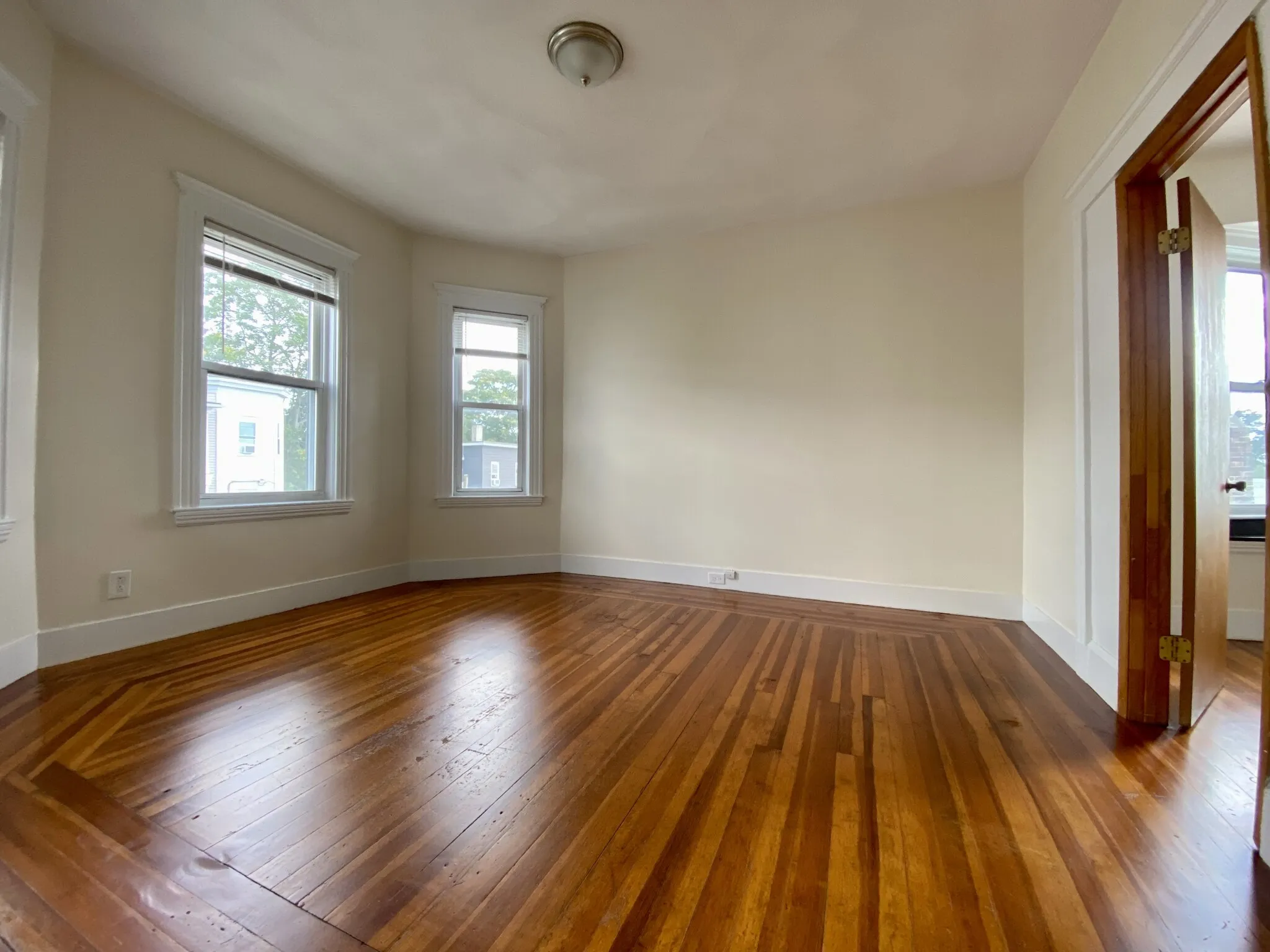 14 Belknap St, West Somerville