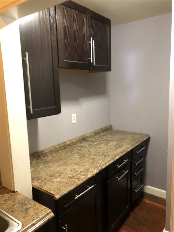 11 Akron St, Roxbury