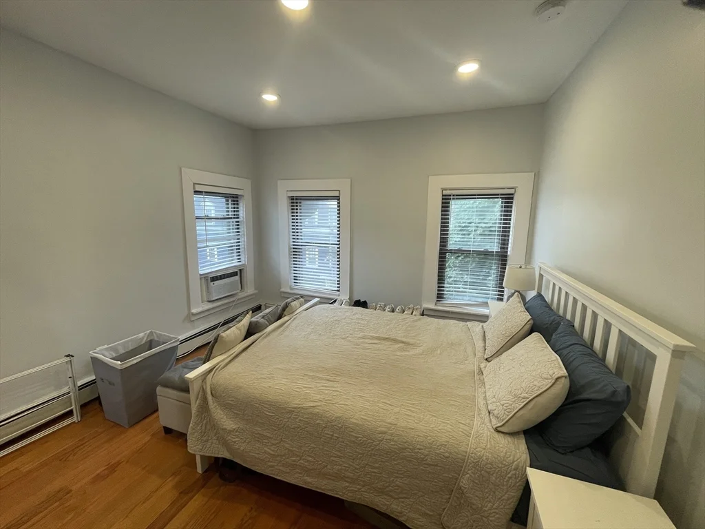 176 W Sixth St, South Boston