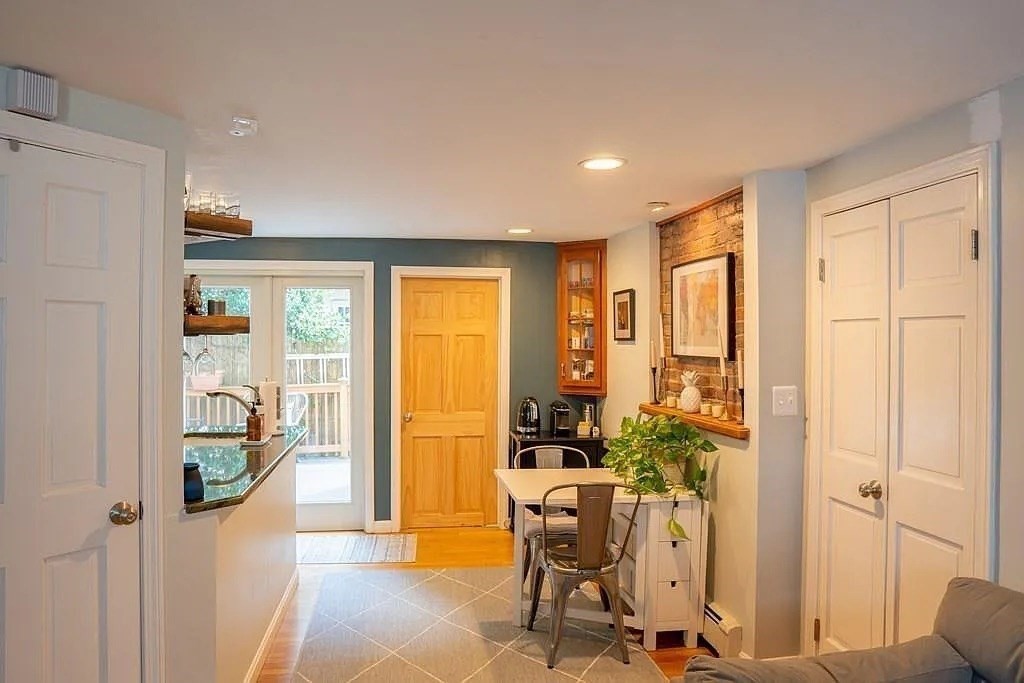 12 Lexington Ave, Charlestown