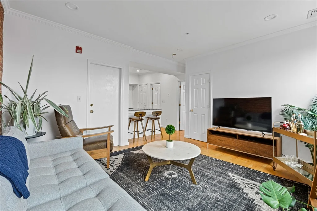 464 Hanover St, Waterfront