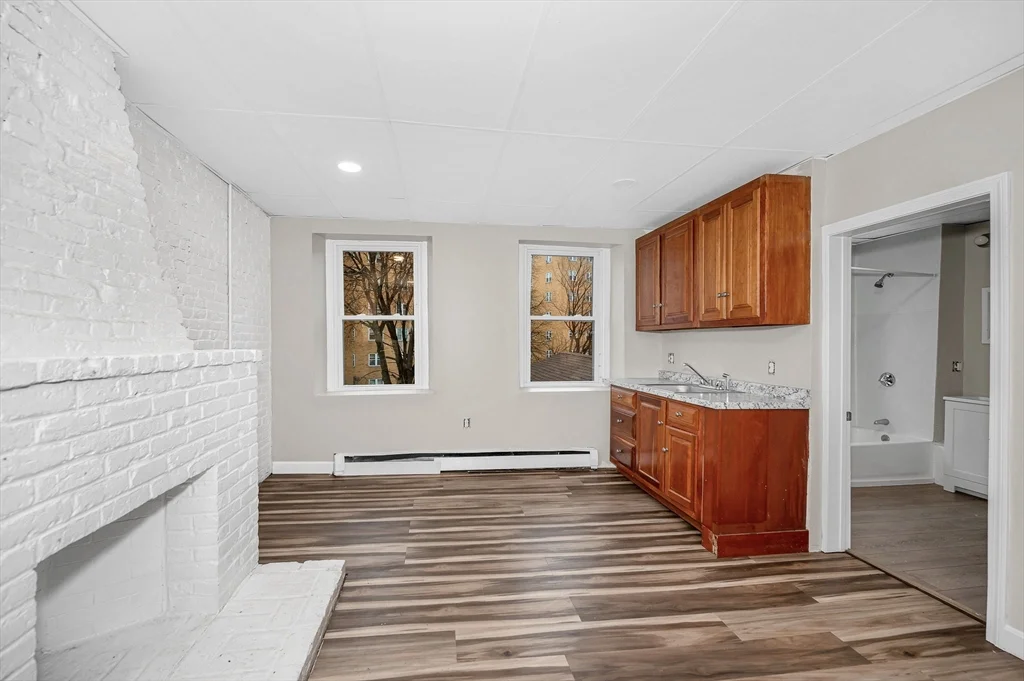 114 Appleton St, Lowell