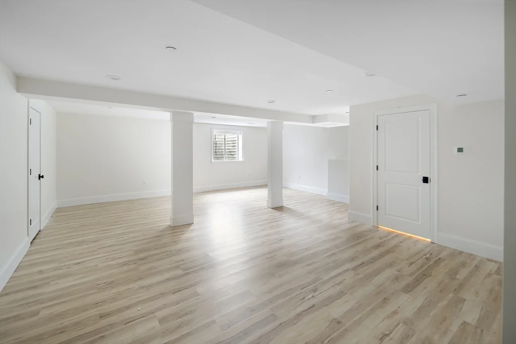 19 Lily Pond Ln, Lexington