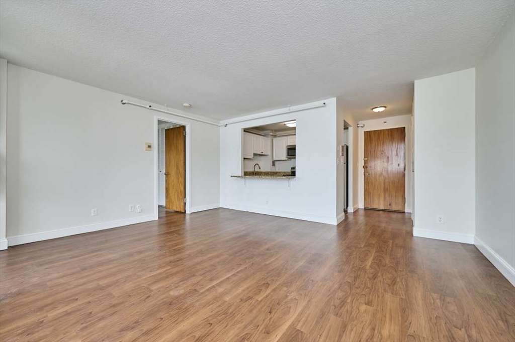 872 Massachusetts Ave, Riverside