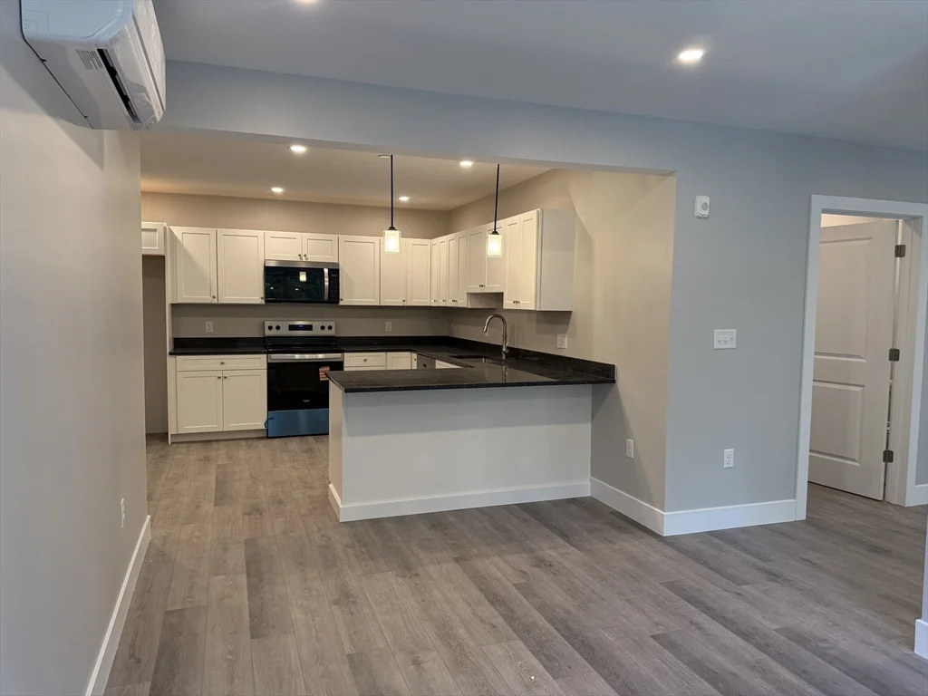 251 Sladen St, Dracut