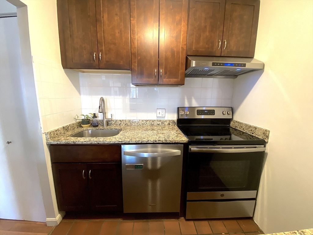 29 Brainerd Rd, Allston