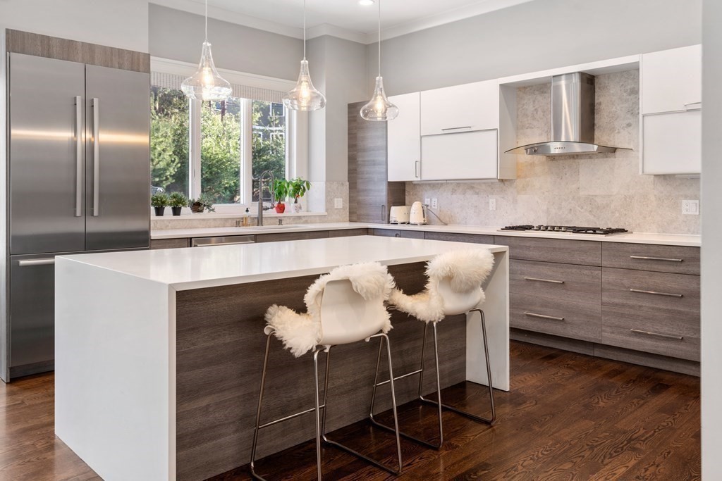 1580 Beacon St, Waban