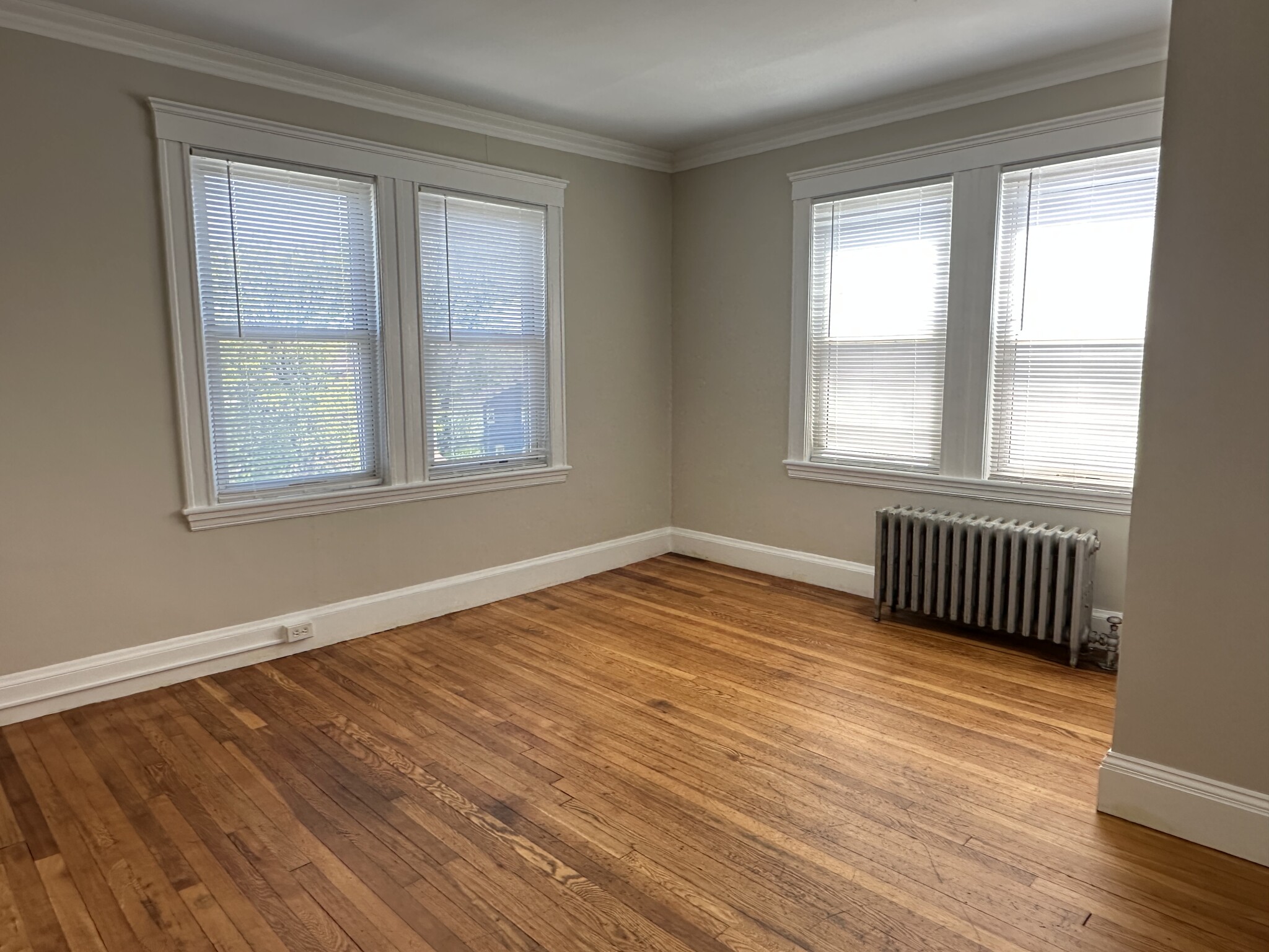 547 Hyde Park Ave, Roslindale