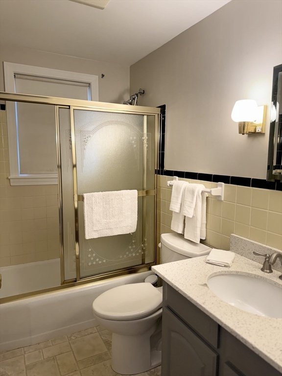 12 Seneca Rd, Woburn