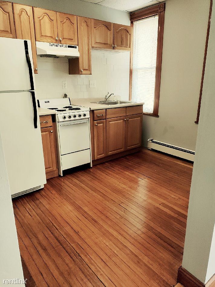 1 bed, 1 bath apartment for rent at 9 Magazine St Unit B2, Central Square — photo 2 of 7
