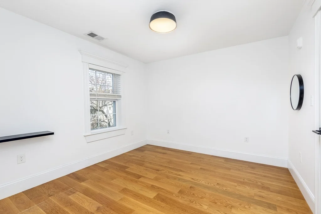 12 S Mason St, Salem