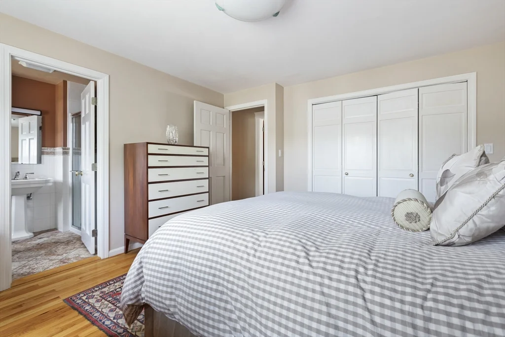 17 Gilbert St, Newton