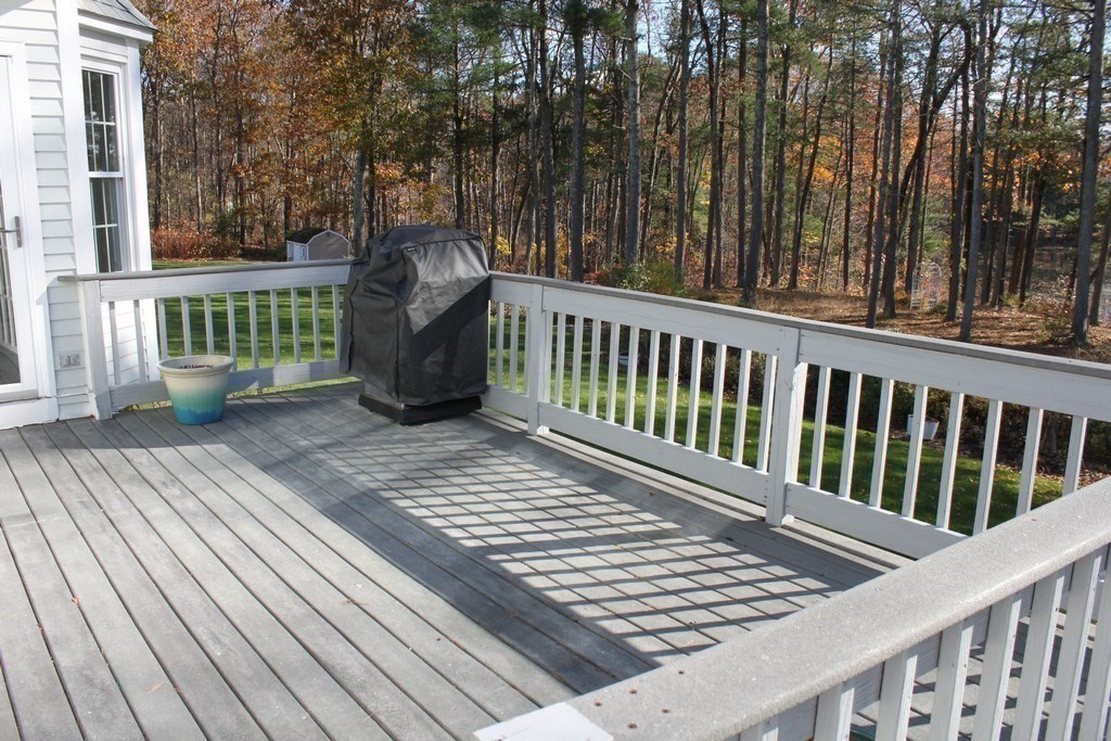 7 Deer Run Dr, Shrewsbury