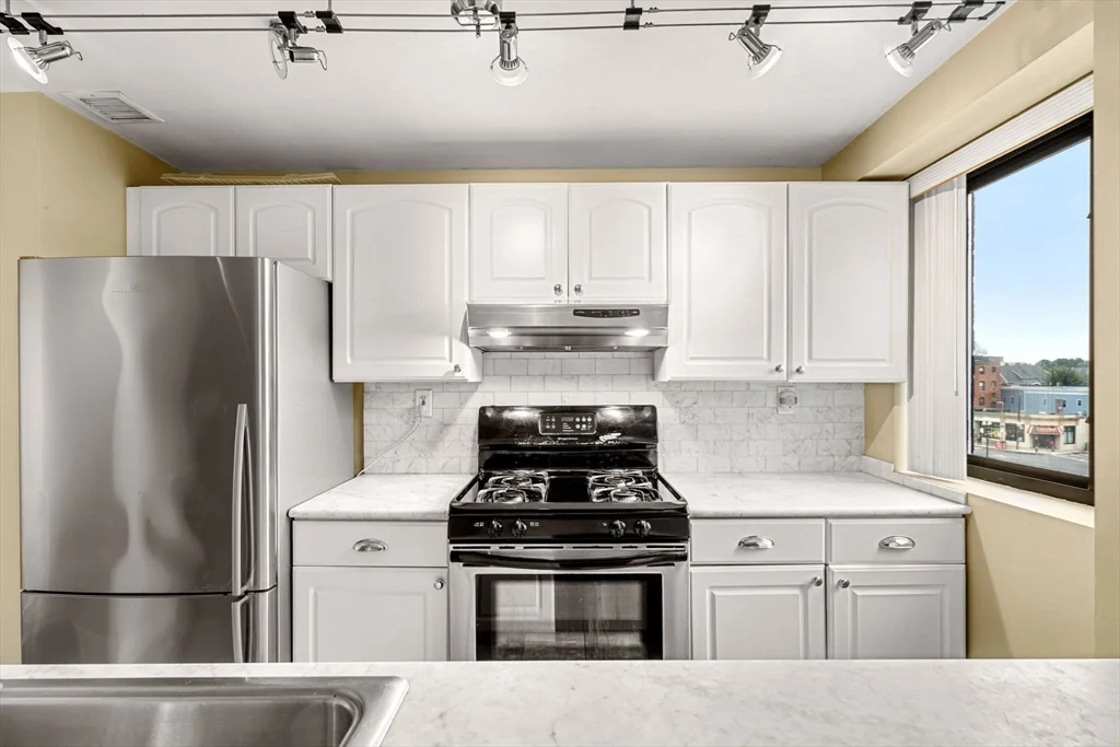 15 North Beacon St, Allston
