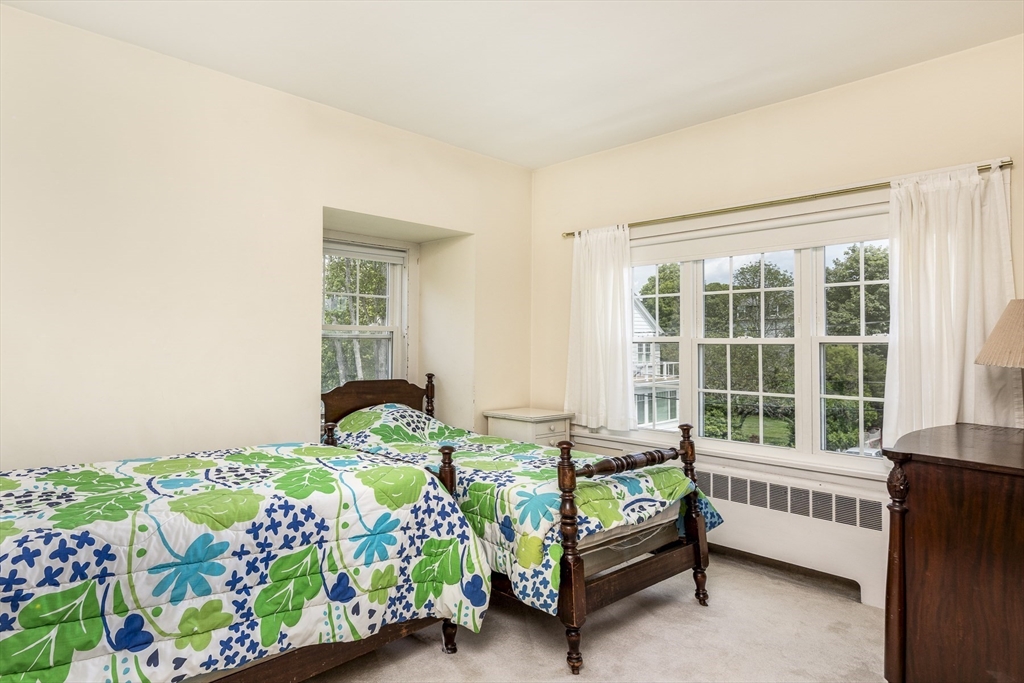 4 Spray Ave, Marblehead