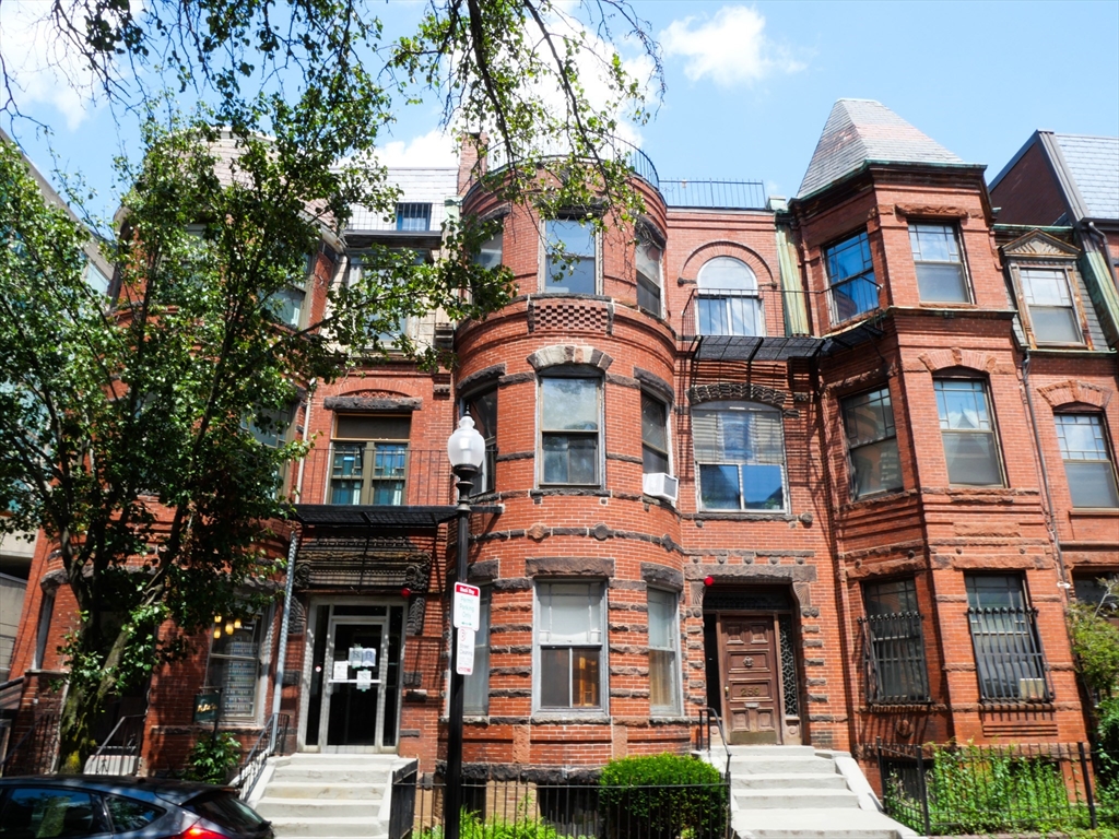 261 W Newton, South End