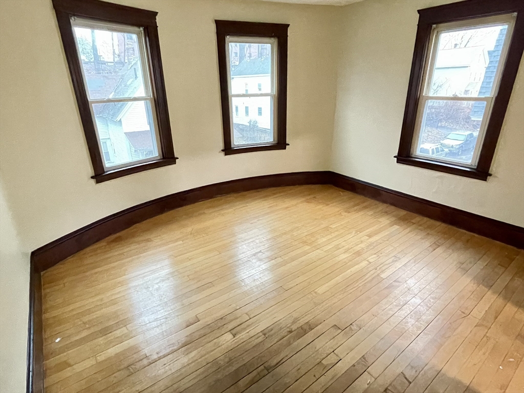 10 Agawam St, Worcester