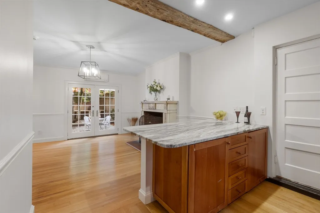 24 Fayette St, Back Bay