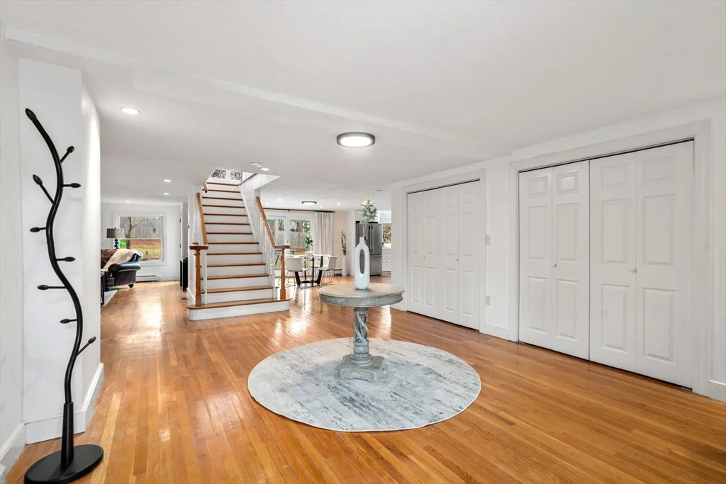 850 Dedham St, Newton