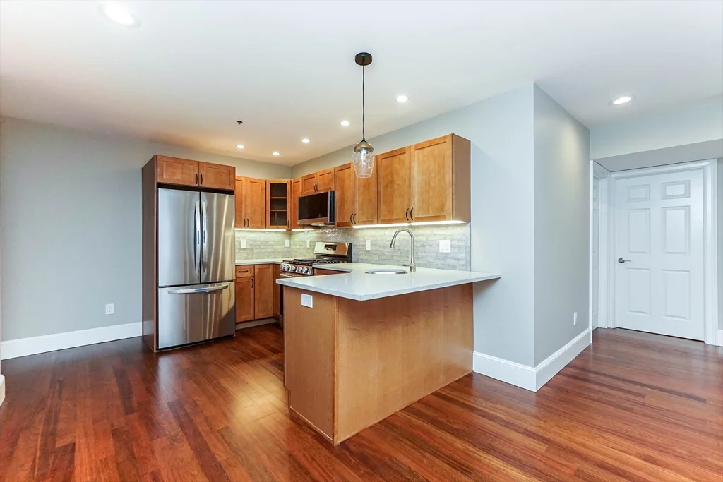 120 W 7th St, South Boston