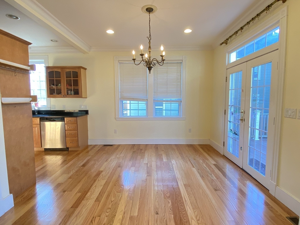 61 Cedar St, North Cambridge