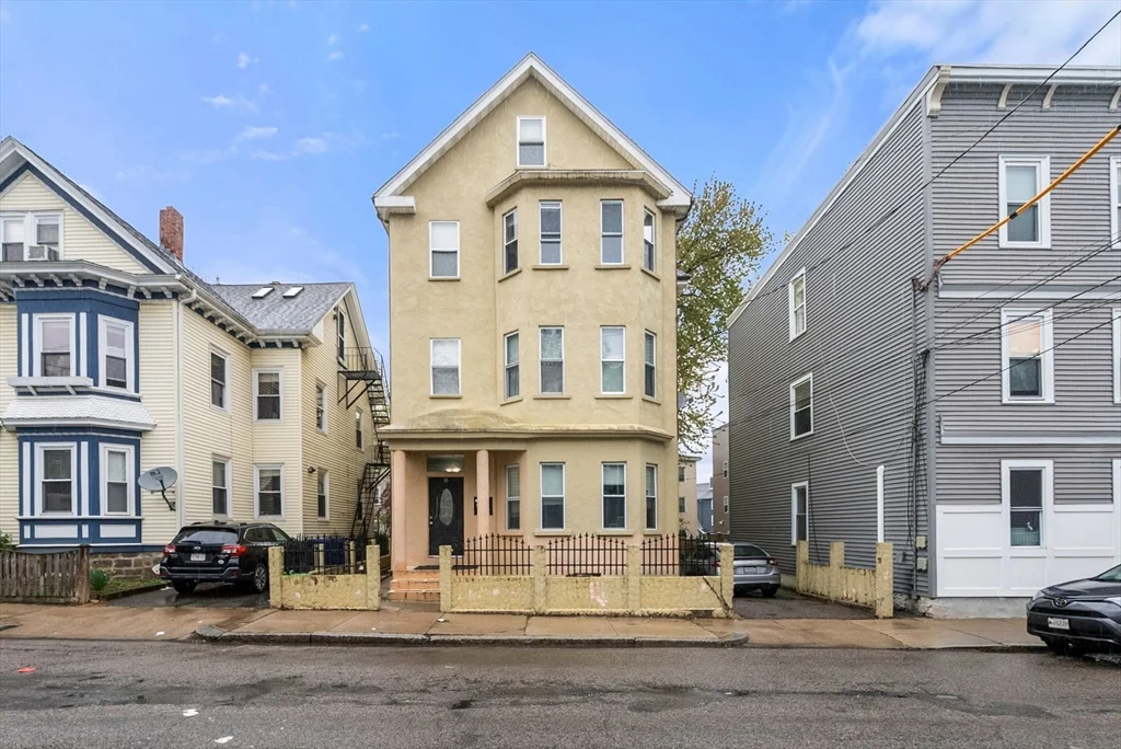 66 Mozart St, Jamaica Plain