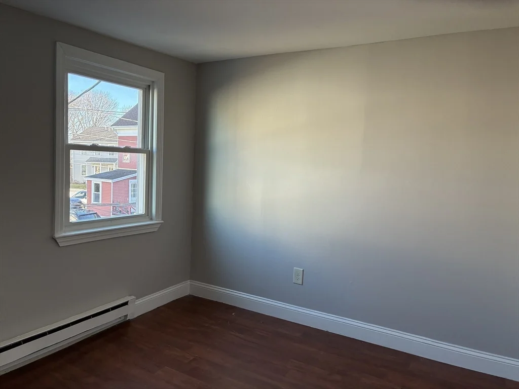 102 Pleasant St, Gloucester