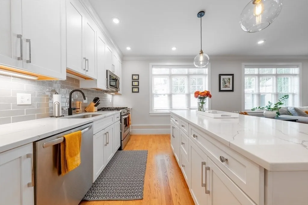 315 College Farm Rd, Waltham