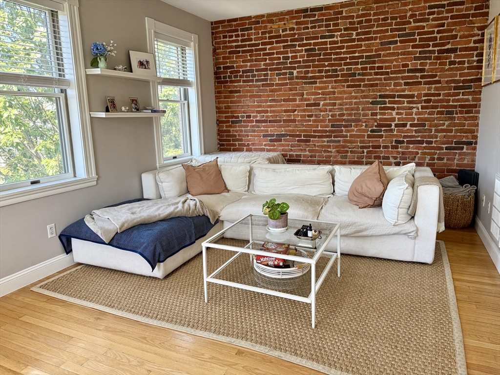 255 Main St, Charlestown