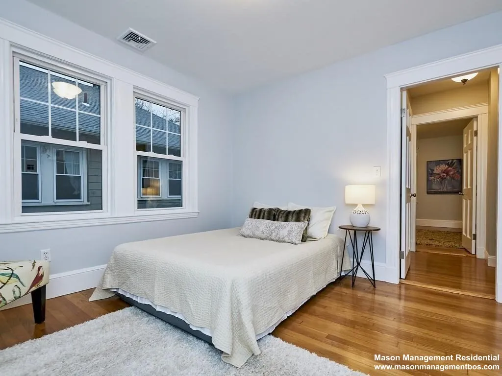 35 Roseway St, Jamaica Plain