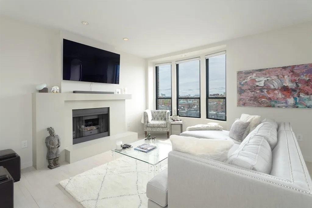 755 Boylston St, Back Bay