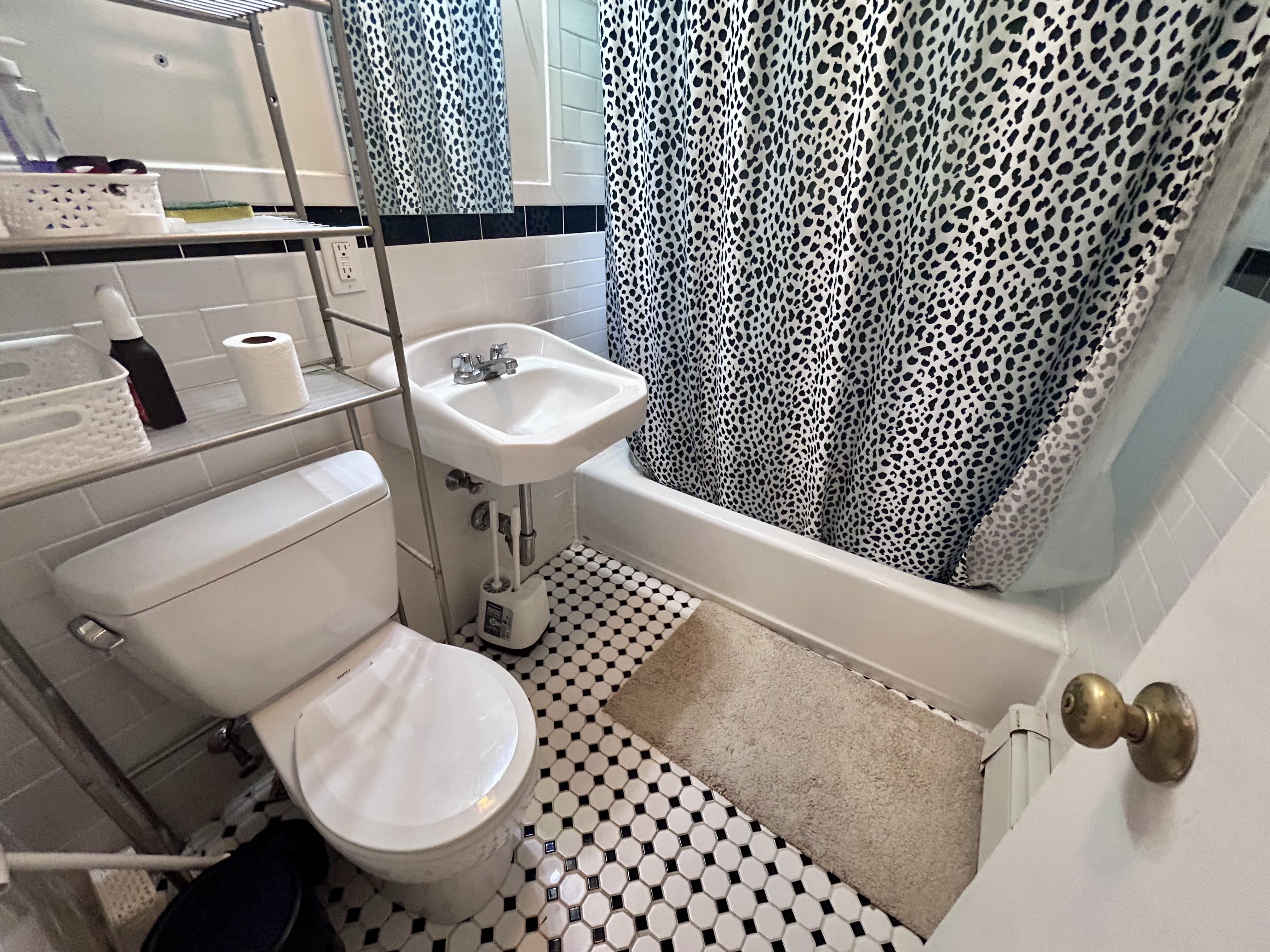 33 Westgate Rd, Chestnut Hill