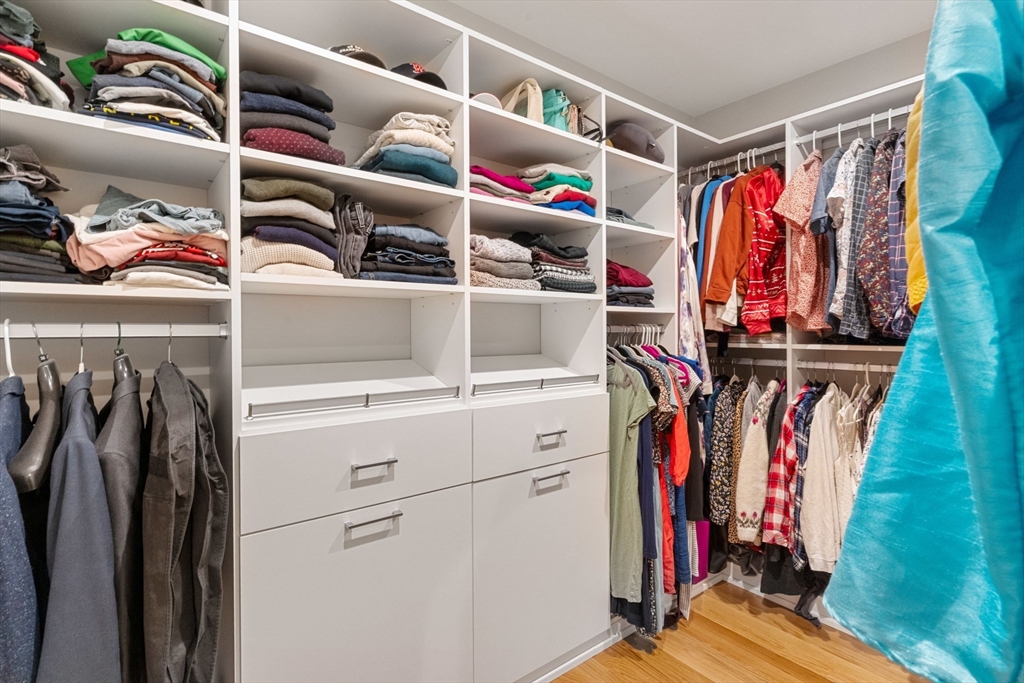 12 Blueberry Hill Ln, Melrose