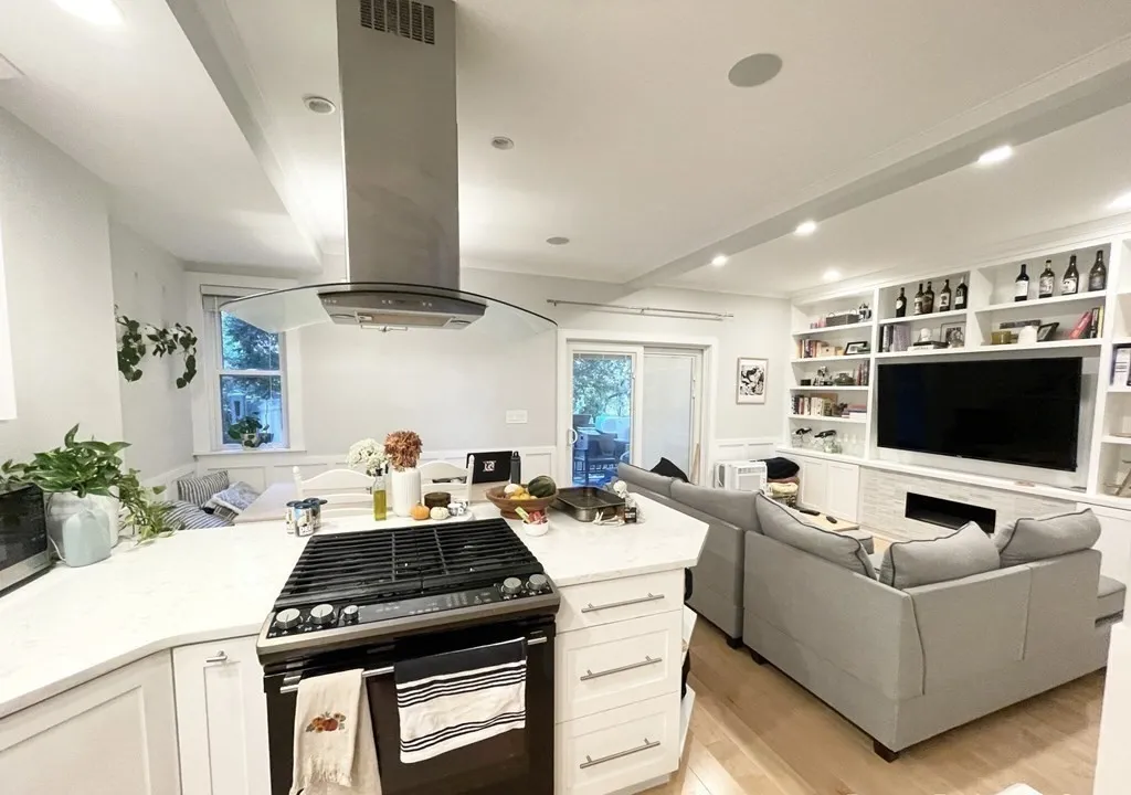 108 Buttonwood, Boston