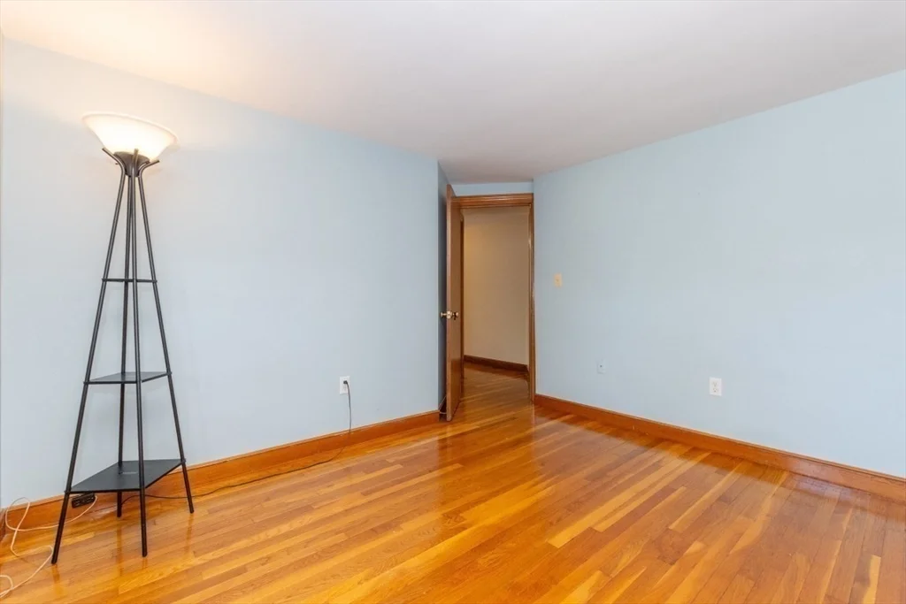 15 Lexington St, Burlington