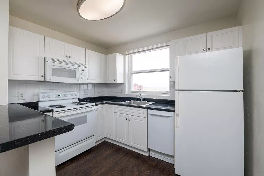 1 bed, 1 bath apartment for rent at 95 West Squantum St Unit 619, North Quincy — photo 1 of 7