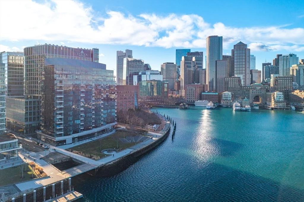 22 Liberty Dr, Seaport District