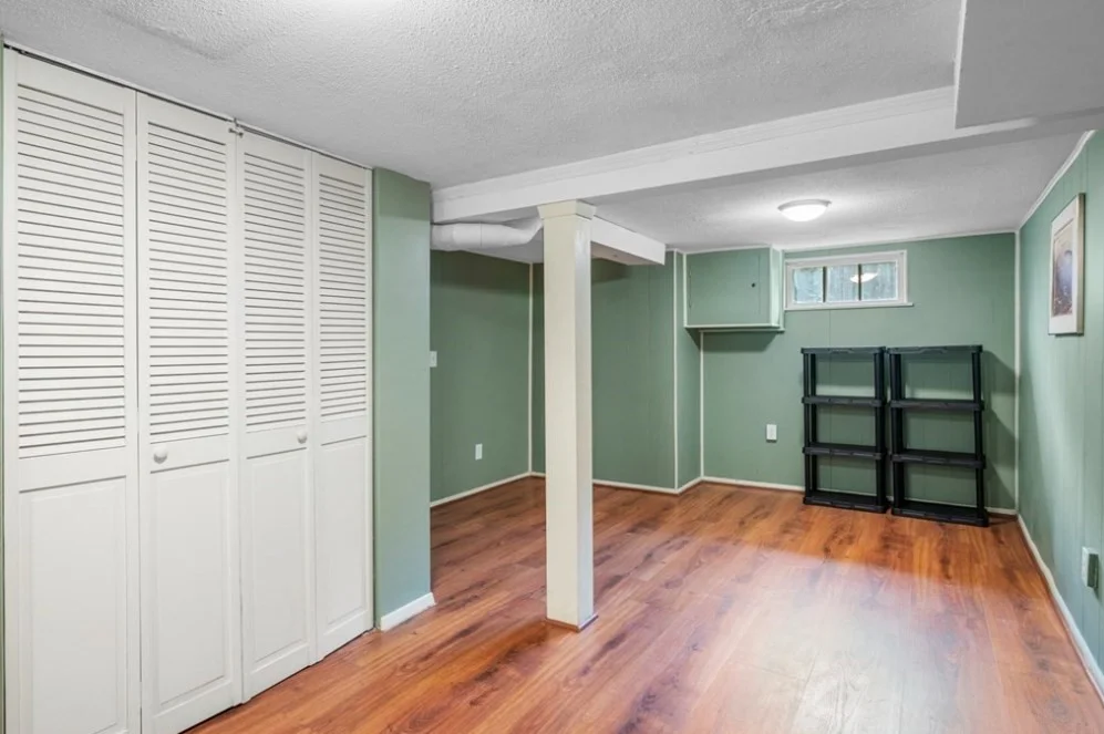 24 Hereford Rd, Marblehead