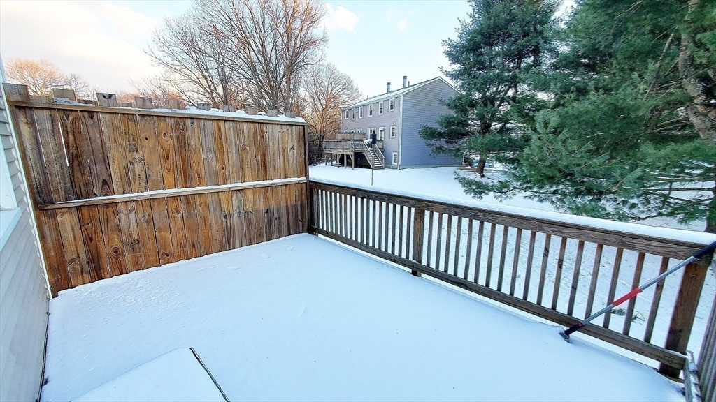 14 Meetinghouse Ln, Millbury