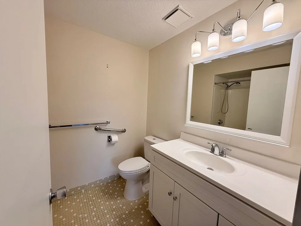 1006 Paradise Rd, Swampscott